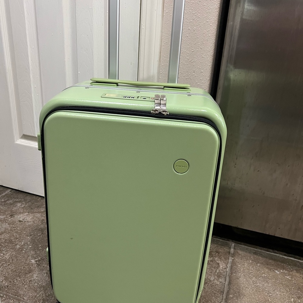 Hanke 20in Luggage